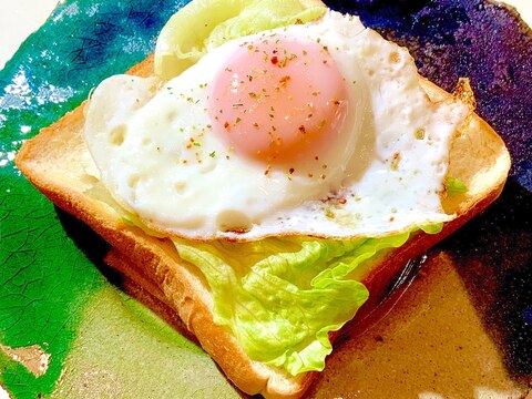 目玉焼きのオープンサンド